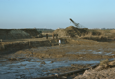 831386 Afbeelding van het bouwrijp maken van een terrein in de toekomstige wijk Lunetten te Utrecht.